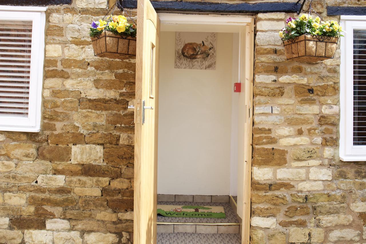 The Fox Inn, Wilbarston Екстер'єр фото